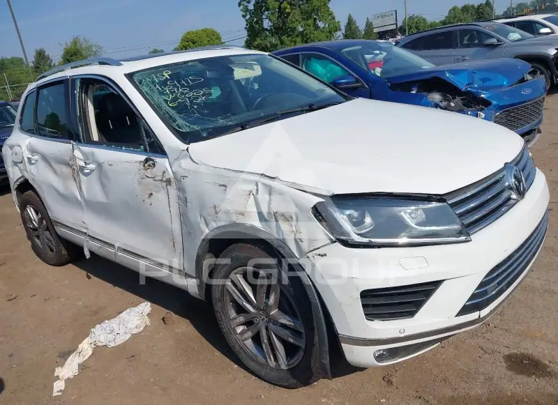 2015 Volkswagen Touareg photo