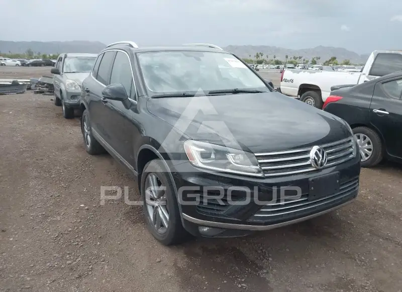 2015 Volkswagen Touareg photo