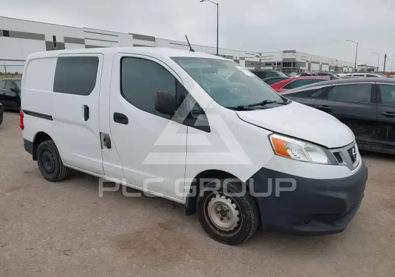 2016 Nissan NV 200 photo