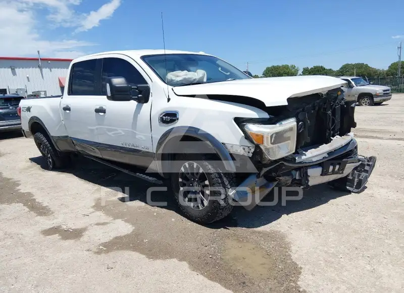 2016 Nissan TITAN фото