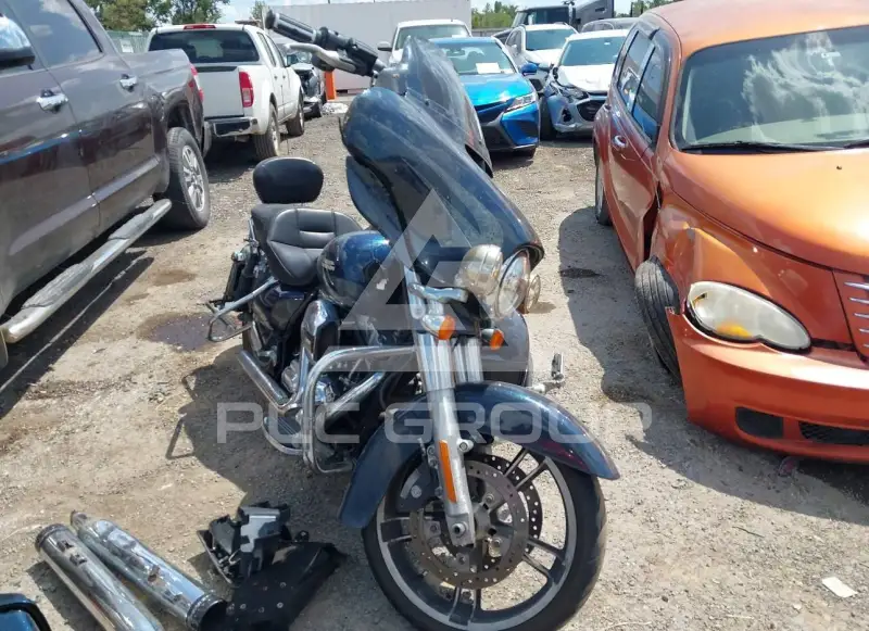 2016 Harley-Davidson FLHX photo