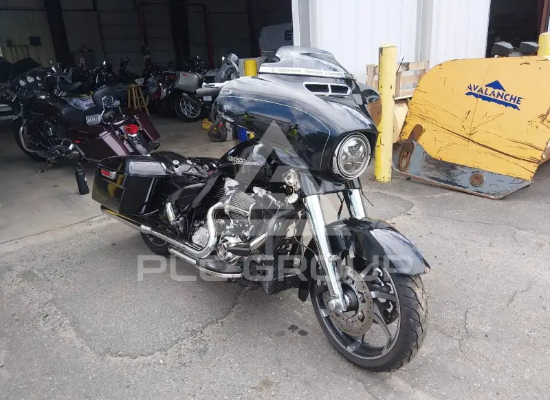 2016 Harley-Davidson FLHX фото