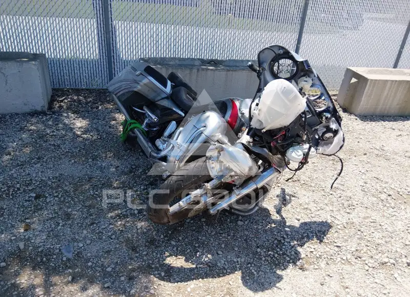 2016 Harley-Davidson FLHTCU фото