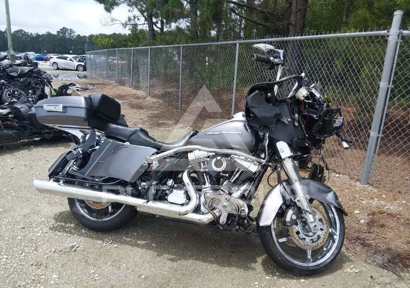 2016 Harley-Davidson FLTRX фото
