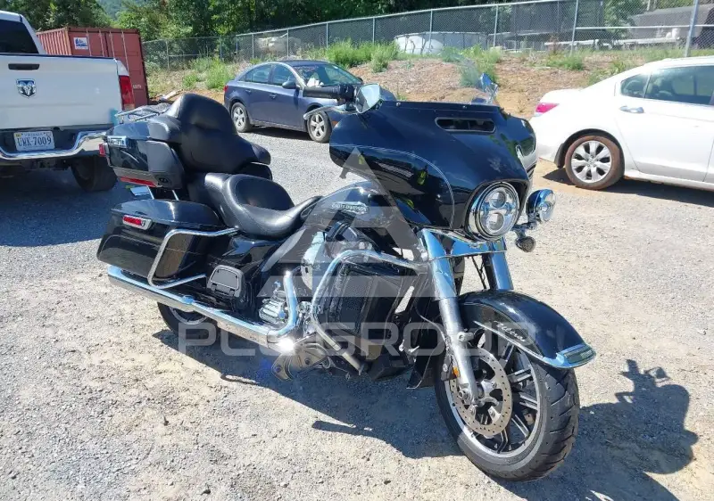 2016 Harley-Davidson FLHTCU фото