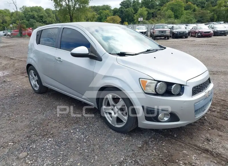 2016 Chevrolet Sonic фото