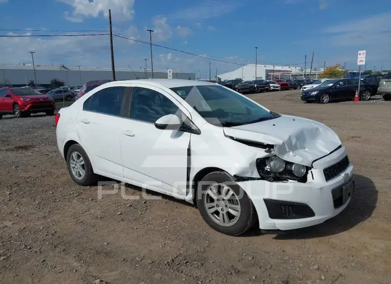 2016 Chevrolet Sonic фото
