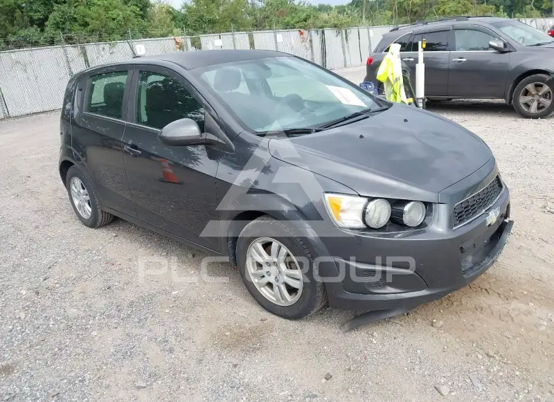 2016 Chevrolet Sonic фото