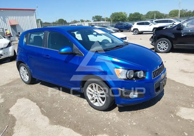 2016 Chevrolet Sonic фото