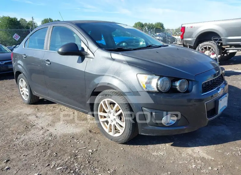 2016 Chevrolet Sonic фото
