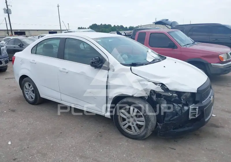 2016 Chevrolet Sonic фото