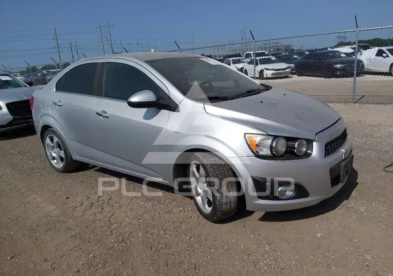 2016 Chevrolet Sonic фото