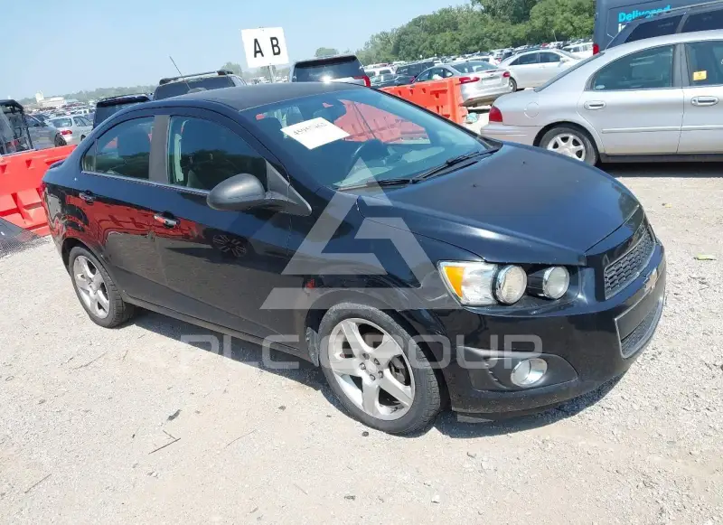 2016 Chevrolet Sonic фото