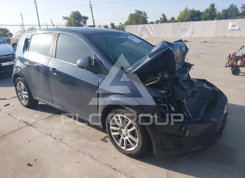 2016 Chevrolet Sonic фото