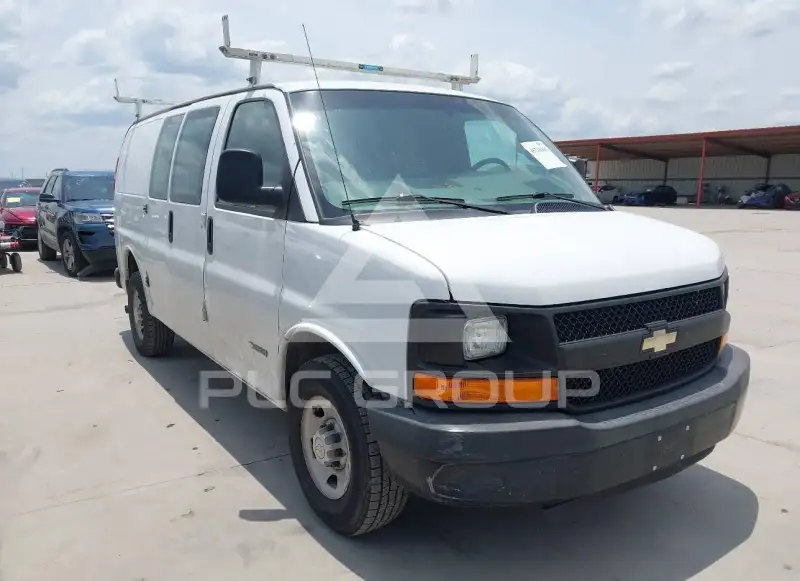 2016 Chevrolet Express photo