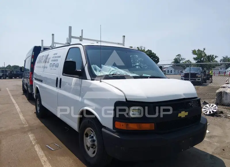 2016 Chevrolet Express photo
