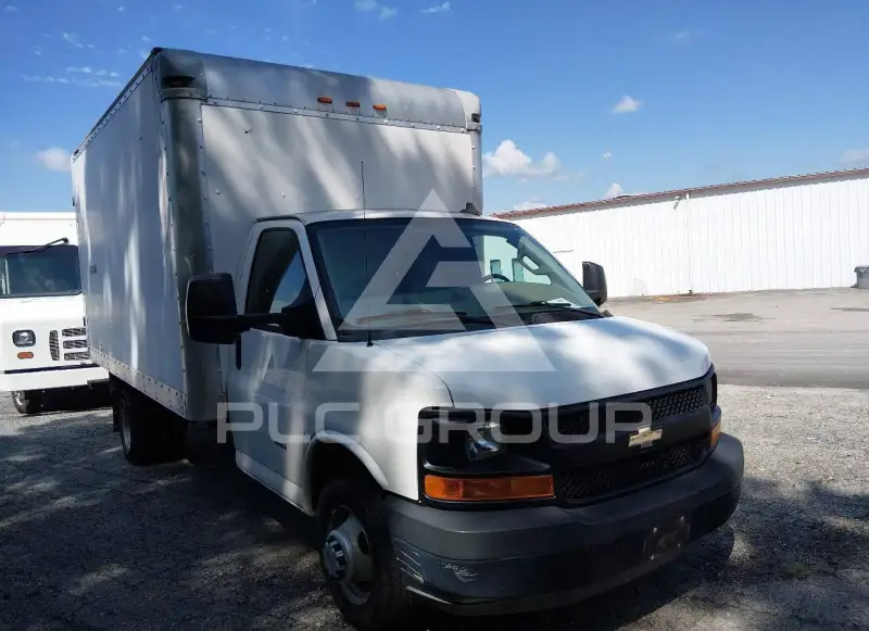 2016 Chevrolet Express photo
