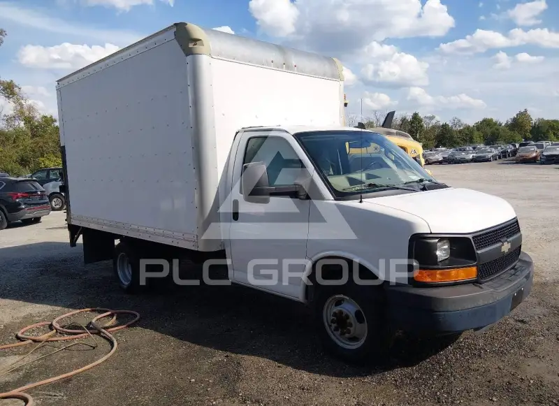 2016 Chevrolet Express photo