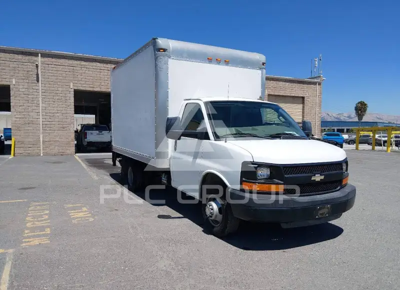2016 Chevrolet Express photo