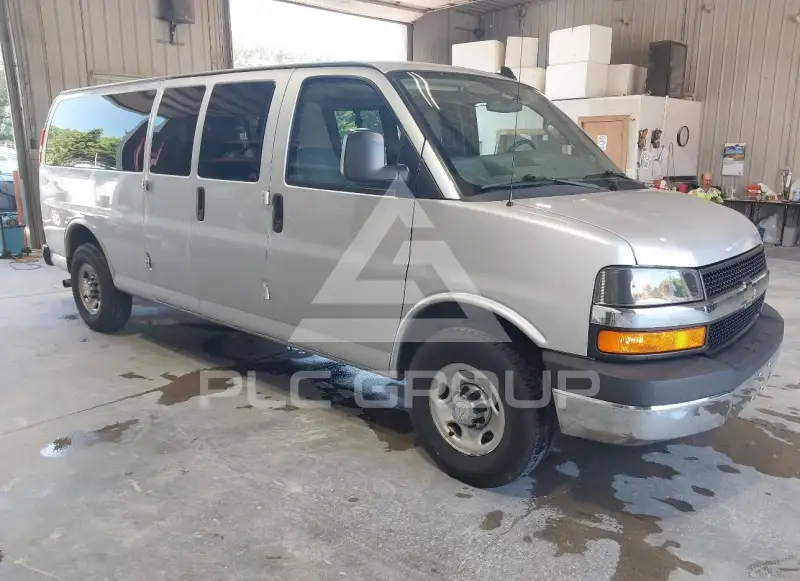 2016 Chevrolet Express photo