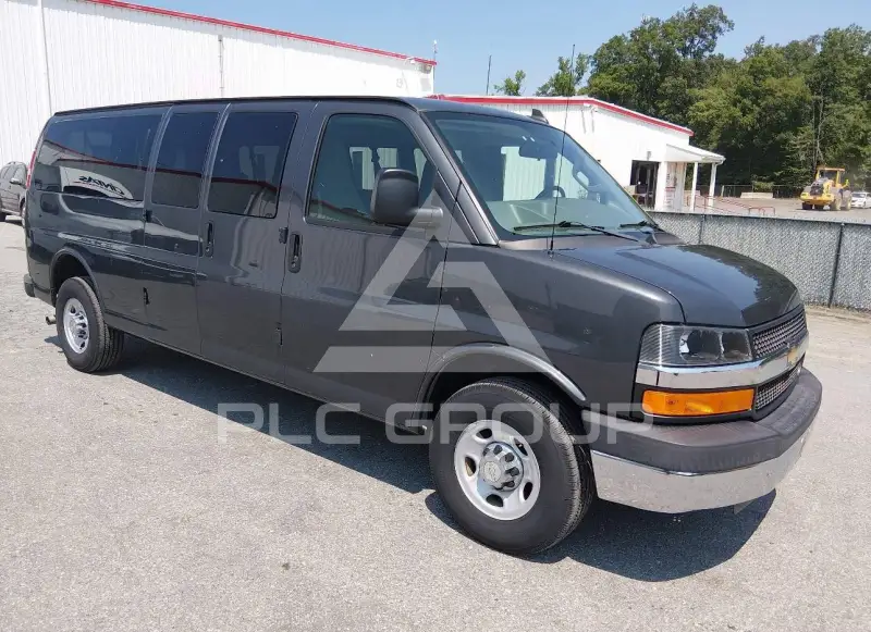 2016 Chevrolet Express photo