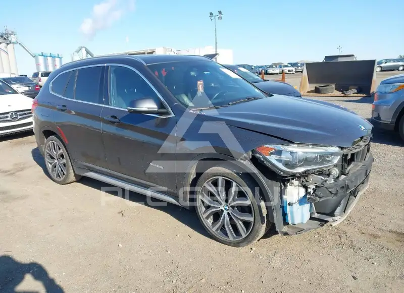 2016 BMW X1 фото