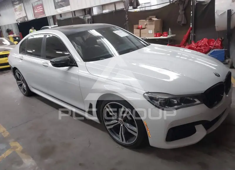 2016 BMW 750 photo
