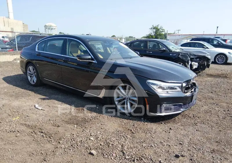 2016 BMW 750 фото