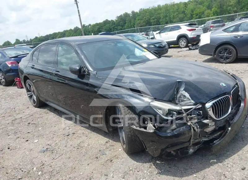 2016 BMW 750 фото