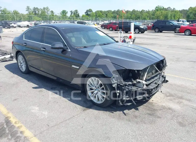 2016 BMW 528 photo
