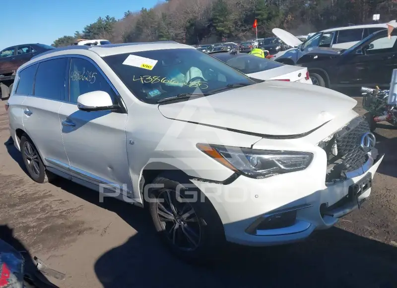 2016 Infinity QX60 photo