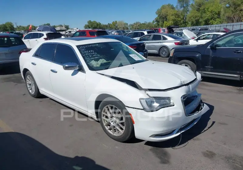 2016 Chrysler 300 photo