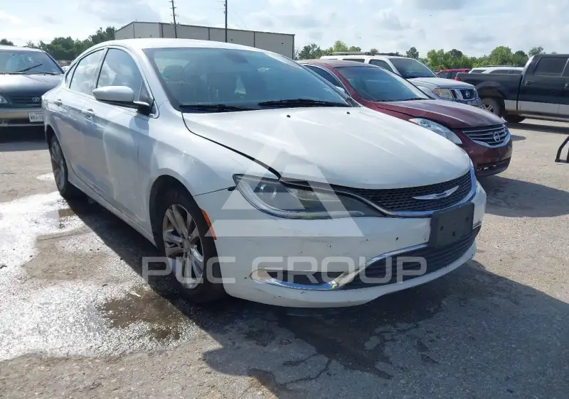 2016 Chrysler 200 photo