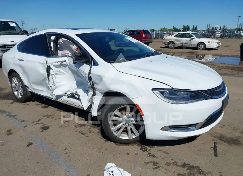2016 Chrysler 200 photo