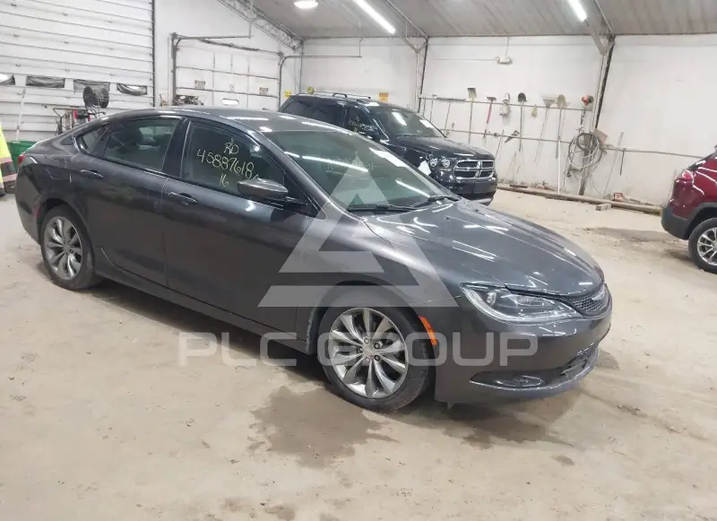 2016 Chrysler 200 photo