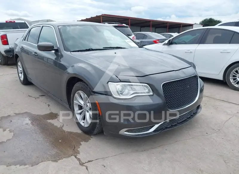 2016 Chrysler 300 photo