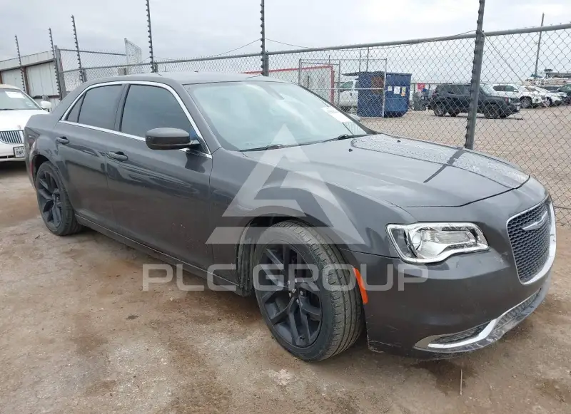 2016 Chrysler 300 photo