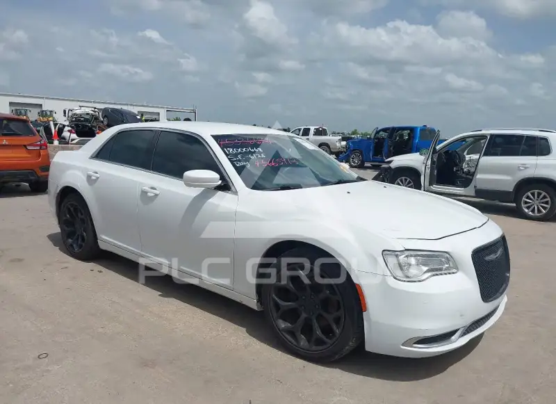 2016 Chrysler 300 фото