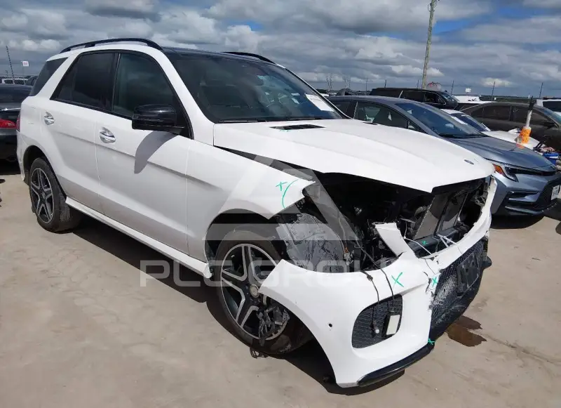 2016 Mercedes Benz GLE 400 фото