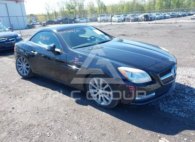 2016 Mercedes Benz SLK 300 photo
