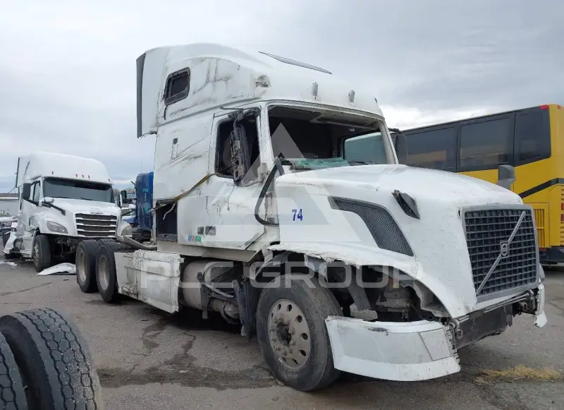 2016 Volvo VNL photo