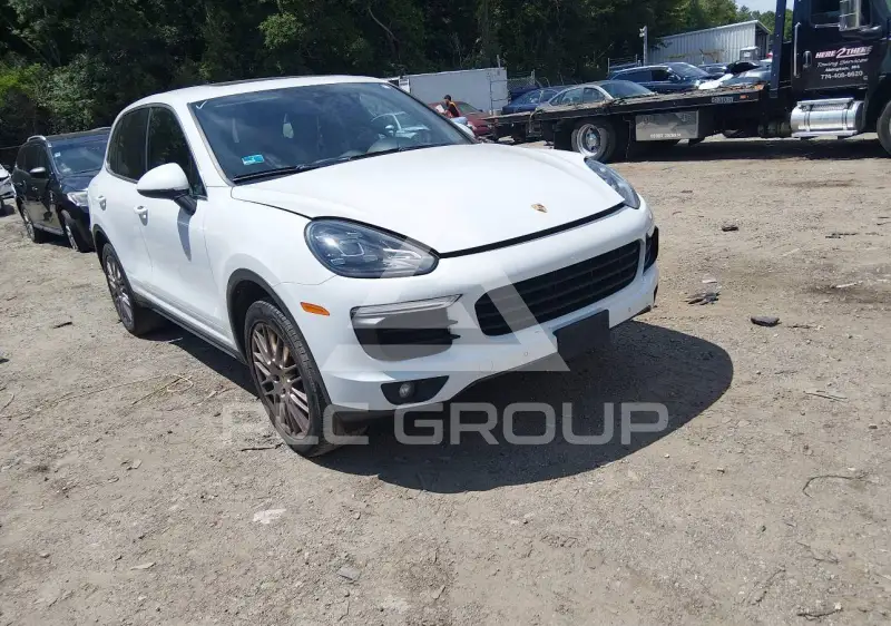 2016 Porsche Cayenne photo