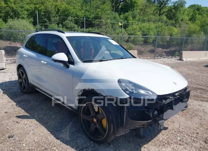 2016 Porsche Cayenne photo