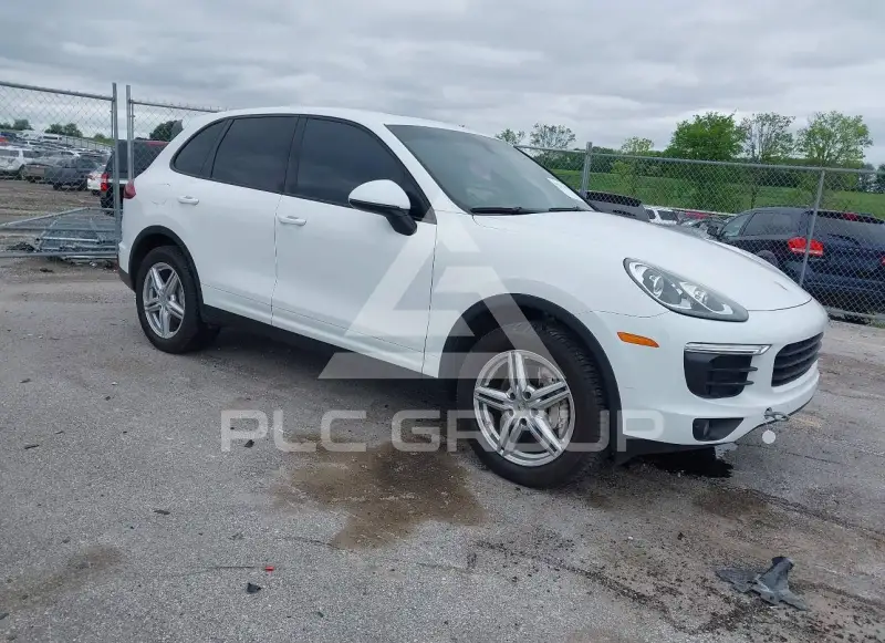 2016 Porsche Cayenne photo