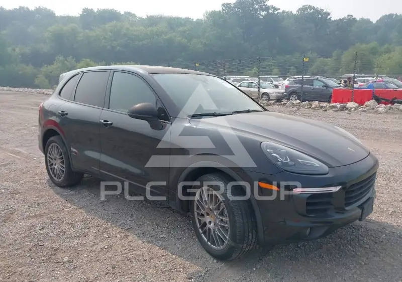 2016 Porsche Cayenne photo