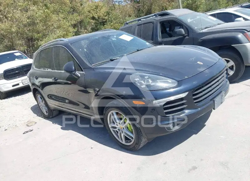 2016 Porsche CAYENNE photo
