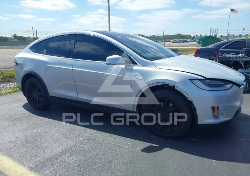 2016 Tesla Model X фото