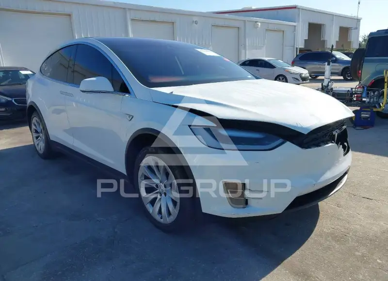 2016 Tesla Model X фото