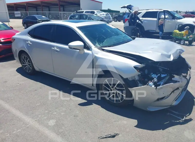 2016 Lexus ES350 photo