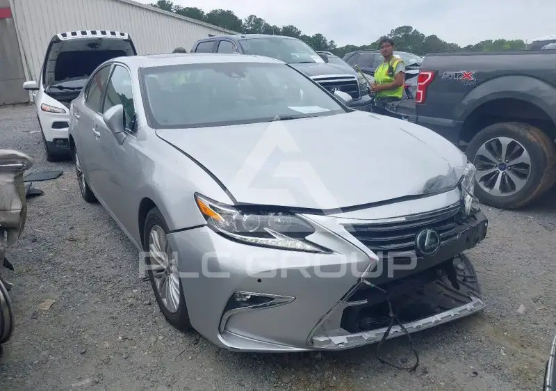 2016 Lexus ES350 photo